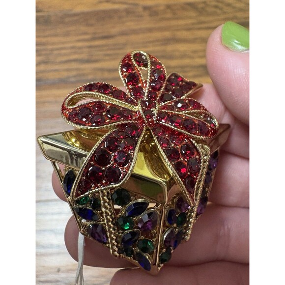 HOLIDAY LANE Gold-Tone Multicolor Mixed Stone Present Pin - Picture 4 of 6